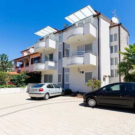 Valbruna Appartement *